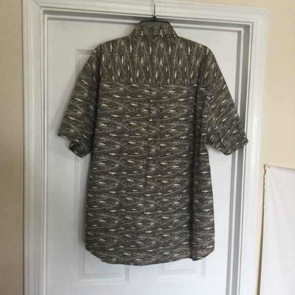 Columbia Size XL Fish Pattern Button Down Shirt - Picture 3 of 3